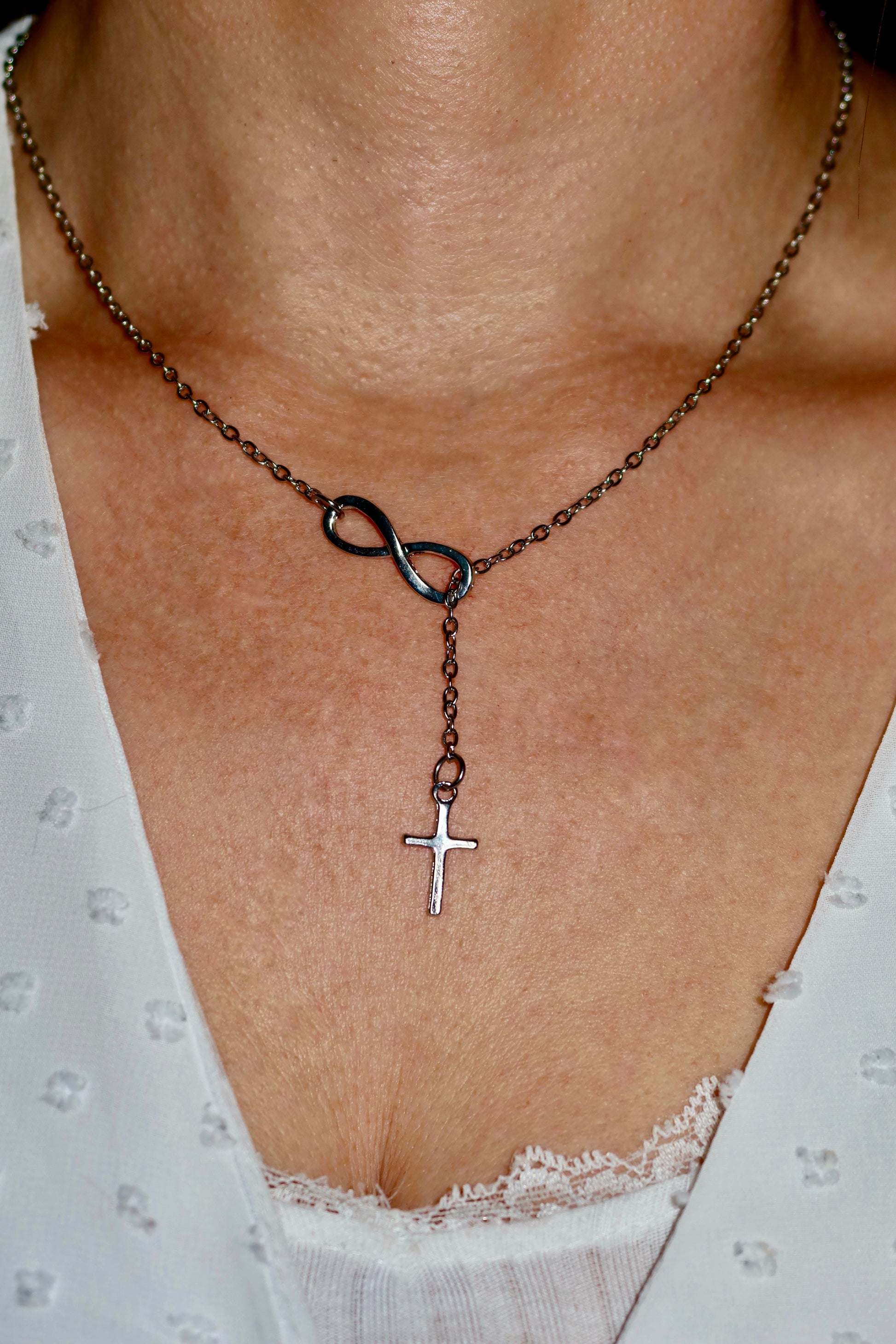 „Endless Faith“ – Unendlichkeits-Kette mit Kreuz