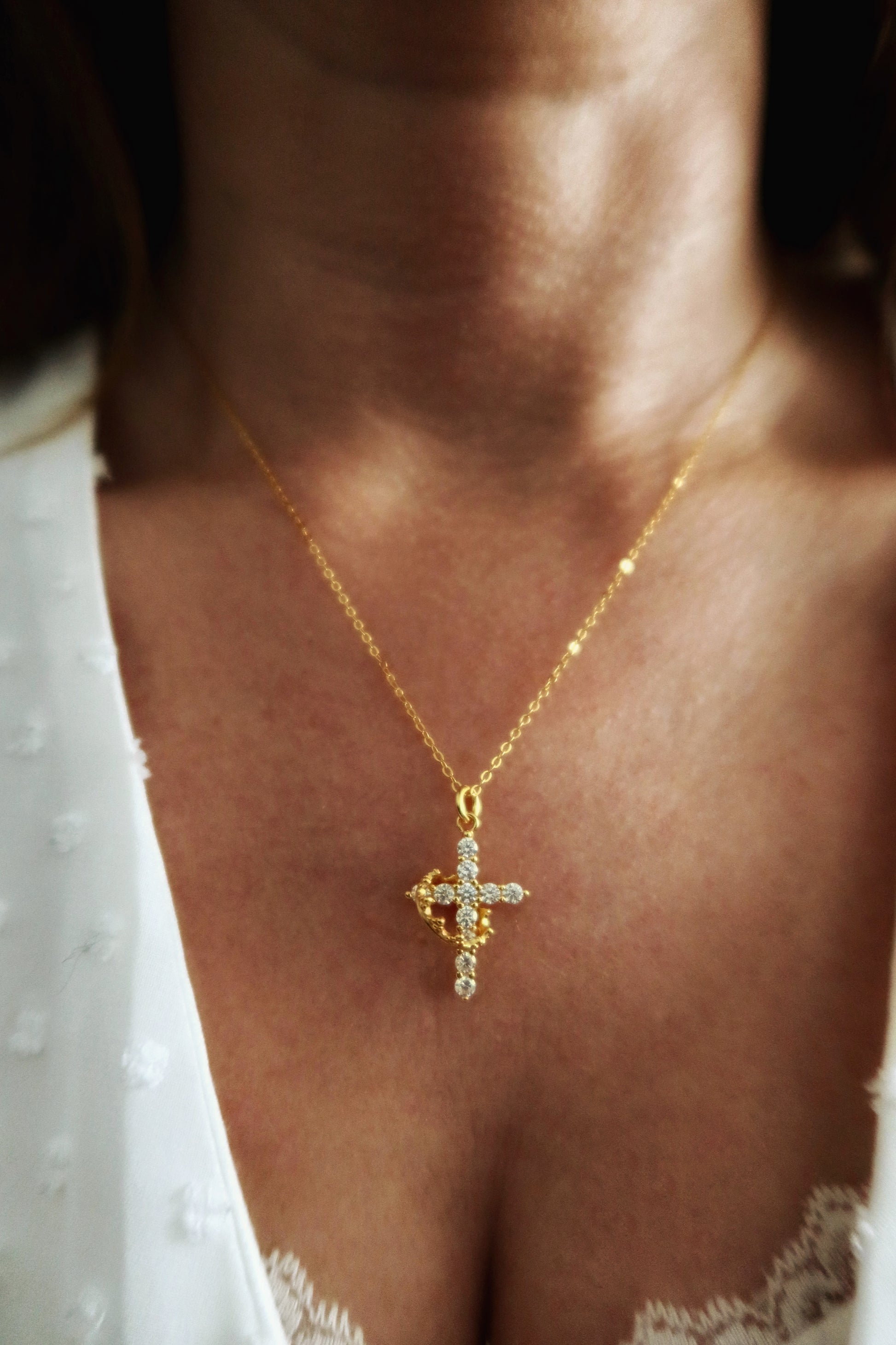 „Crowned Light“ - 925 Silver Kreuz Kette mit Krone
